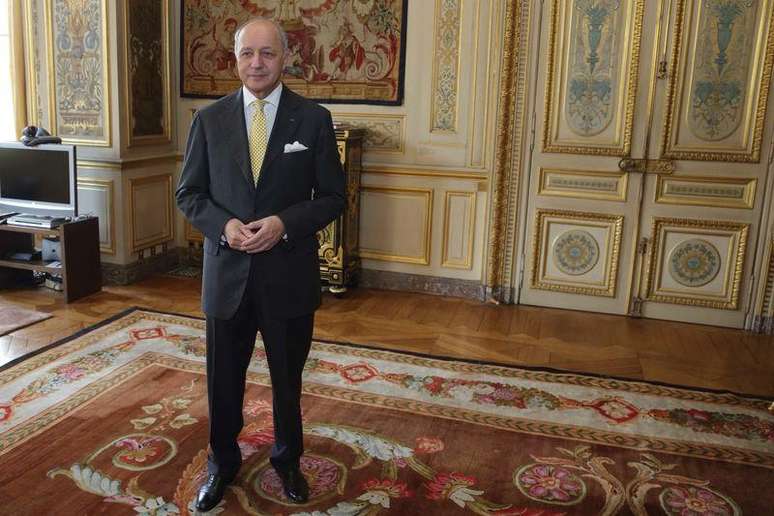 Chanceler francês, Laurent Fabius, em seu escritório em Paris, durante entrevista à Reuters.  22/05/2015