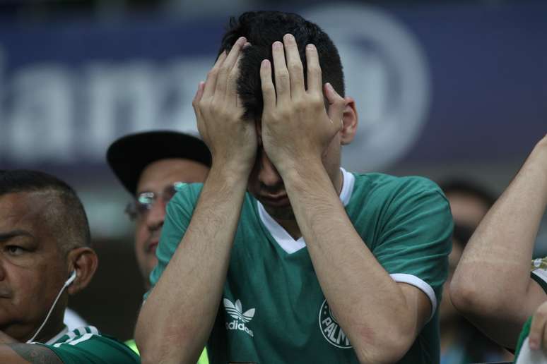 Torcedor do Palmeiras se desespera com empate com ASA