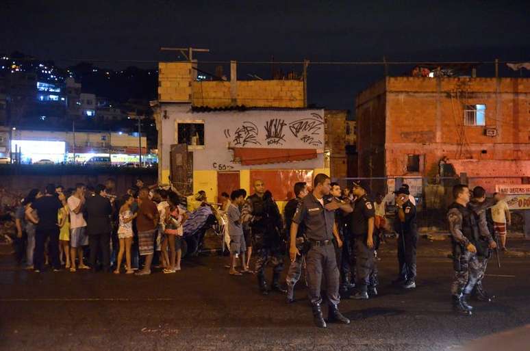 A desocupação e demolição de imóveis na Favela Metrô-Mangueira gerou confrontos generalizados entre policiais militares, moradores, comerciantes e estudantes da Universidade Estadual do Rio de Janeiro (Uerj)