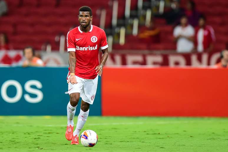 Geferson - lateral esquerdo - Internacional