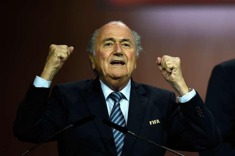 Joseph Blatter emendou seu quinto mandato à frente da Fifa