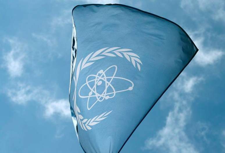 Bandeira da AIEA na sede da agência em Viena. 28/05/2015