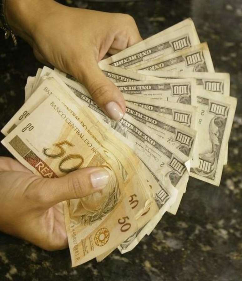 Dólar fecha em alta ante o real, a R$ 3,1873 na venda