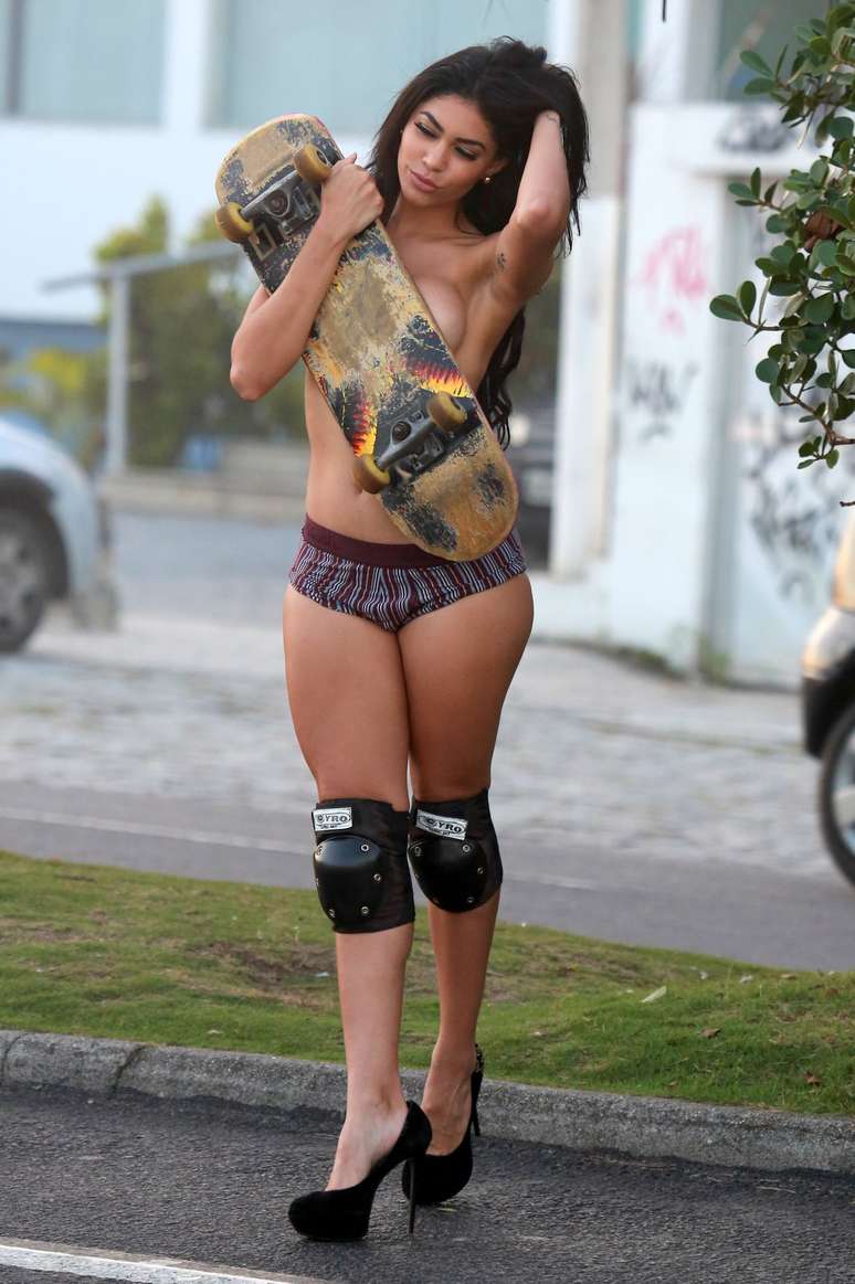 Vice Miss Amazonas fez ensaio sensual no Rio de Janeiro 