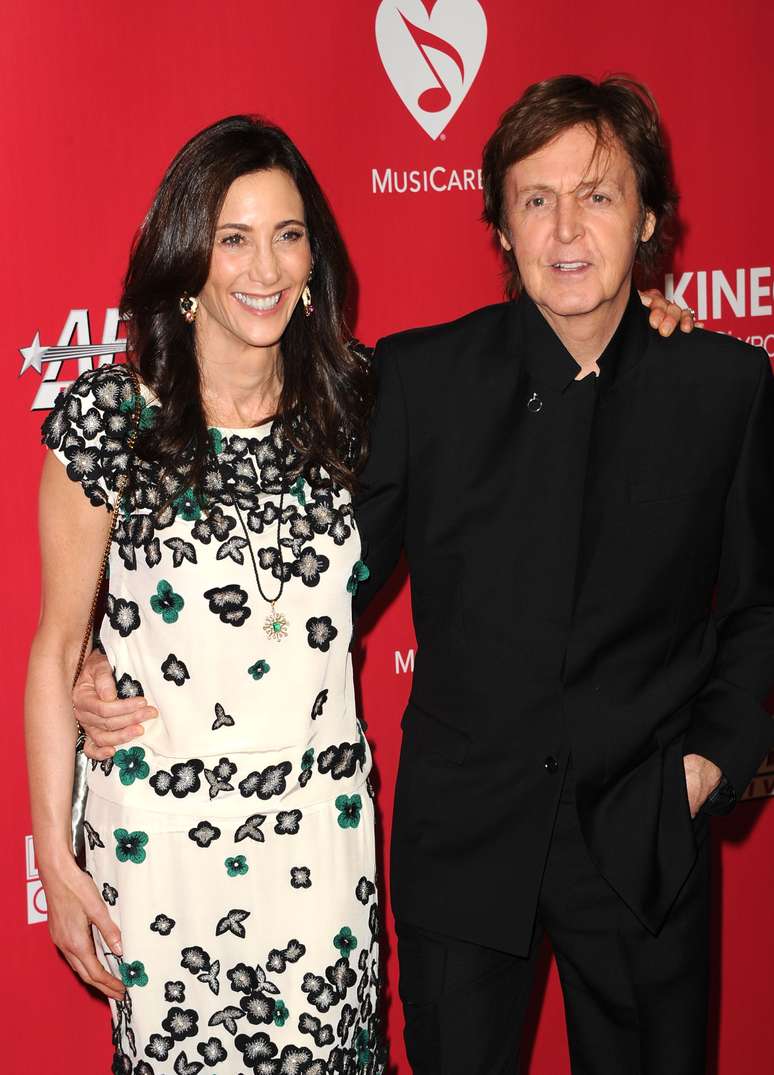 Paul McCartney ao lado de sua terceira mulher, Nancy; o ex-Beatle tem cinco filhos e oito netos