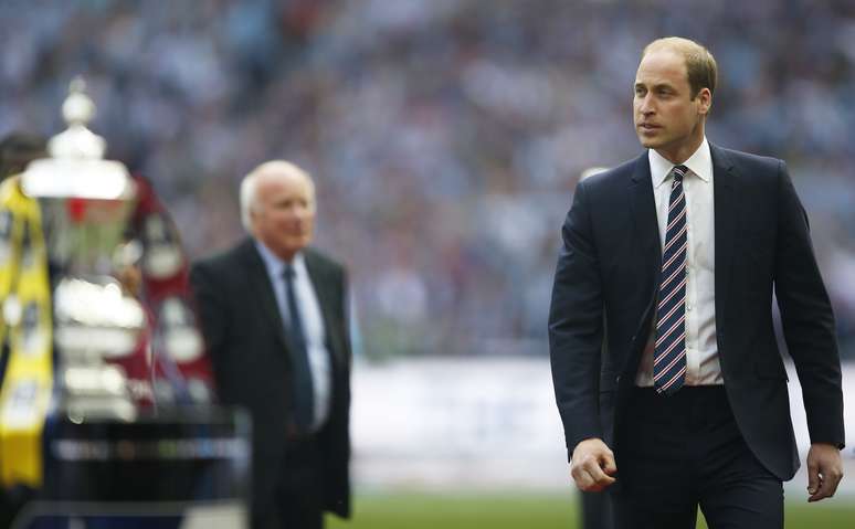 Príncipe William foi a Wembley torcer pelo Aston Villa, mas saiu sem o título