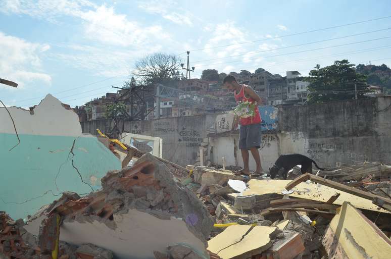 Favela do Metrô-Mangueira, na zona norte da cidade, tem imóveis demolidos pela prefeitura do Rio de Janeiro
