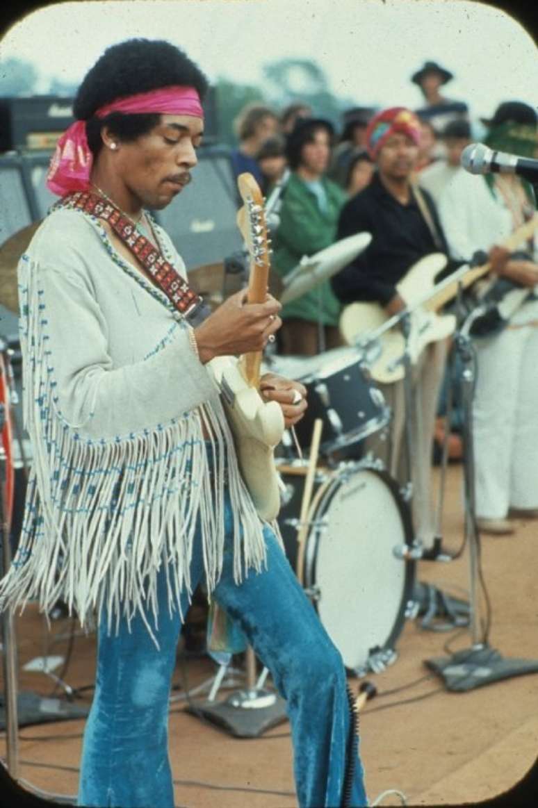 Jimi Hendrix se apresentou no Woodstock em 1969
