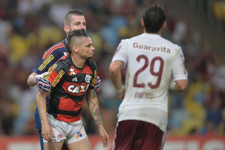 Pará fez pênalti, gol contra e ainda falhou no 3º balanço de rede do Fluminense