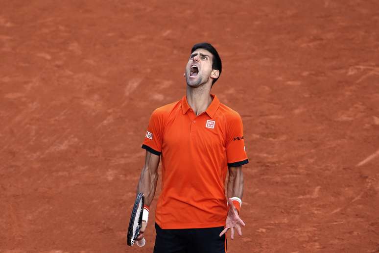 Djokovic comemora vit&oacute;ria em Paris