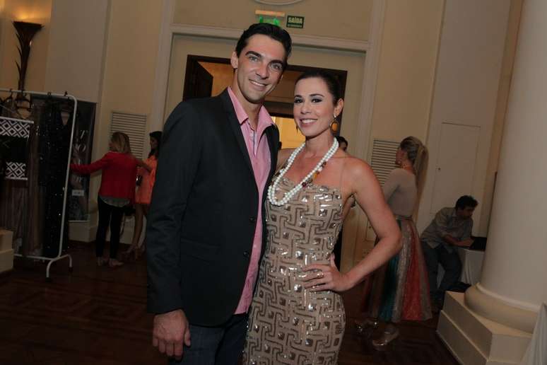 Giba prestigia a esposa no Fashion Tea