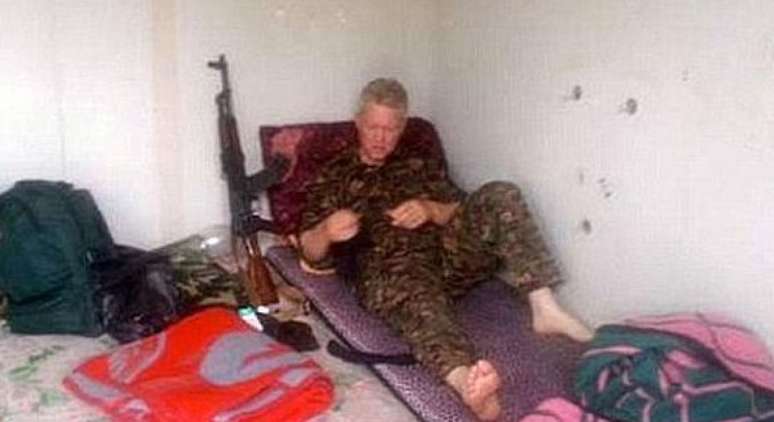 Ator brit&acirc;nico que participa do estrelato de Hollywood est&aacute; no Iraque combatendo o grupo terrorista Estado Isl&acirc;mico