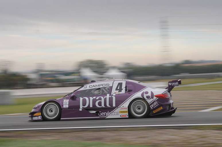 Julio Campos triunfou em uma das provas em Curitiba e agora lidera Stock Car