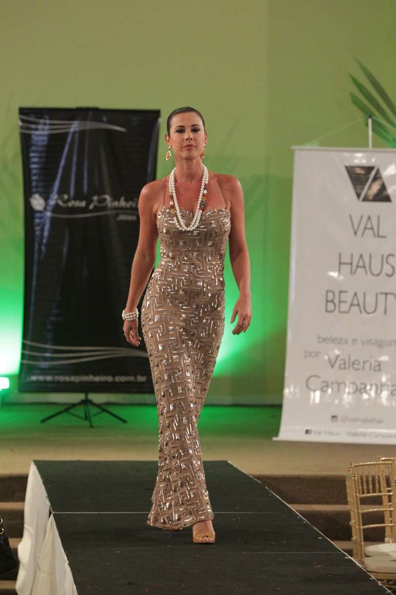 Modelo Maria Luiza Daudt, esposa do ex-jogador de vôlei Giba, participa do Fashion Tea