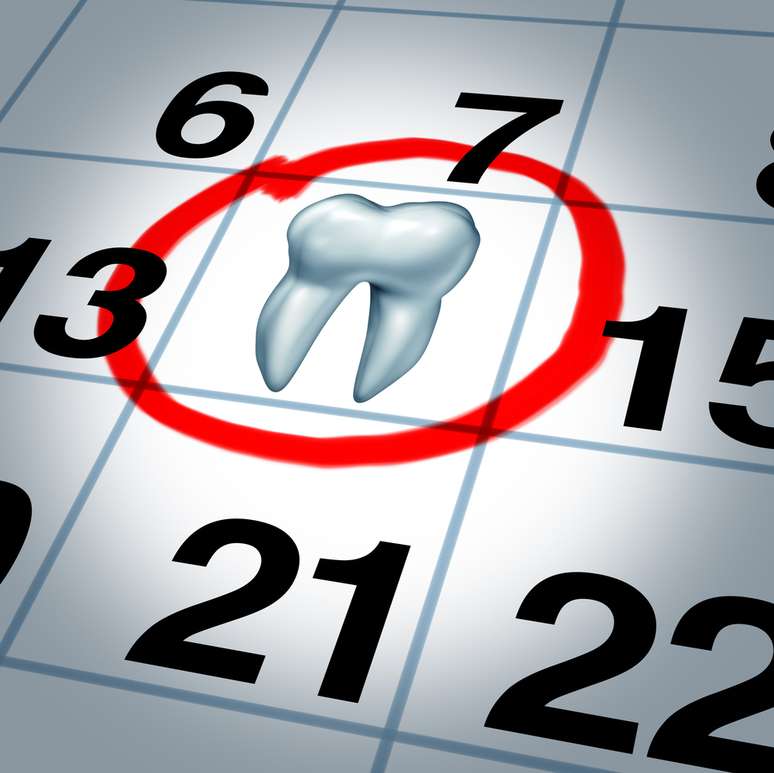 O correto é visitar o dentista a cada seis meses para que o profissional acompanhe a saúde bucal do paciente e evite que problemas simples virem doenças graves