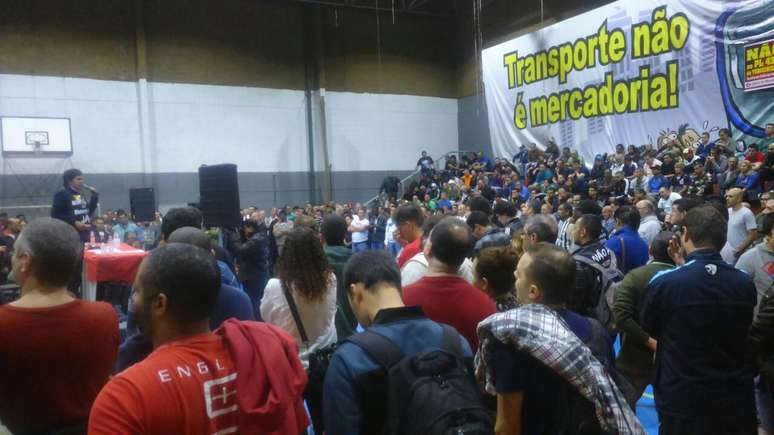 Trabalhadores realizaram assembleia na zona leste de São Paulo