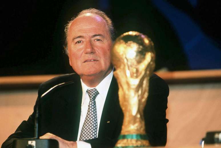 Blatter durante eleição em 1998; 17 anos no poder