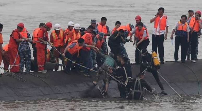 Turistas idosos s&atilde;o maioria em navio naufragado na China 