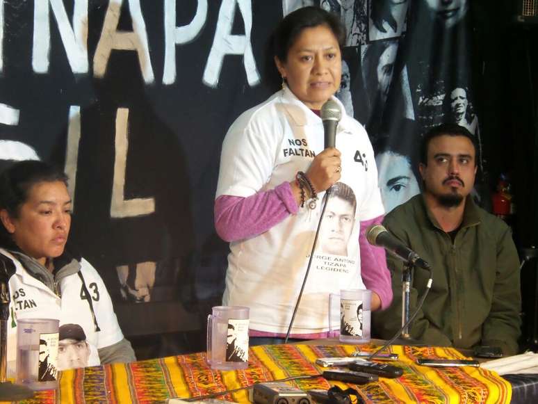 &ldquo;S&oacute; pedimos nossos filhos. Queremos saber seu paradeiro. S&oacute; isso. Oito meses de espera &eacute; um tempo grande, mas n&atilde;o podemos ficar sentados&rdquo;, afirma Hilda 