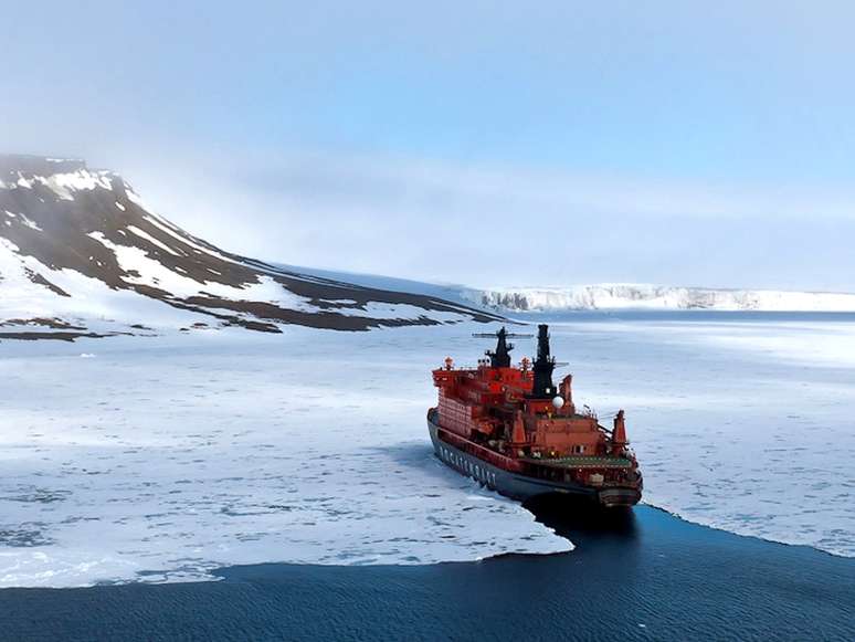 Quebra gelos nuclear é um dos diferentes tipos de navios de cruzeiros