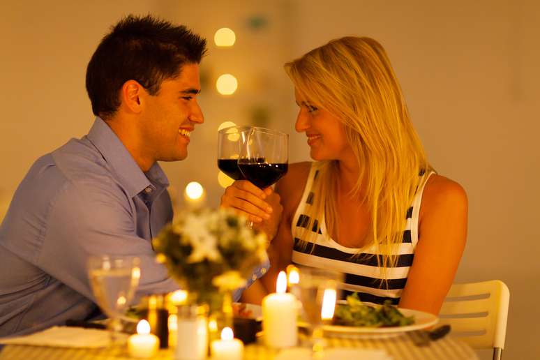 Quem for comemorar o Dia dos Namorados em casa pode criar um clima romântico investindo numa boa decoração 