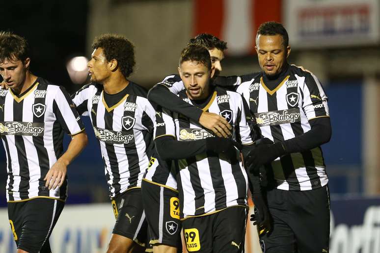 Botafogo lidera Série B do Campeonato Brasileiro