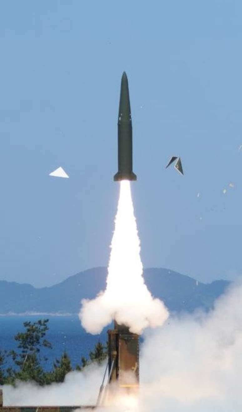 Coreia do Sul testa míssil que pode atingir toda a Coreia do Norte