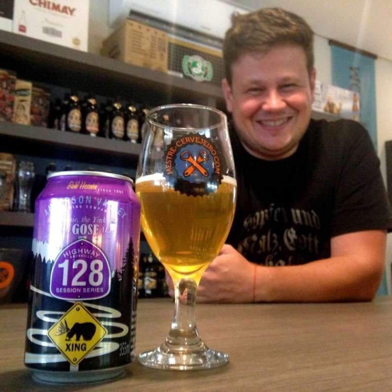 Apaixonado por cerveja, Daniel criou a marca Mestre-Cervejeiro.com com a intenção de divulgar a cultura da cerveja nacional