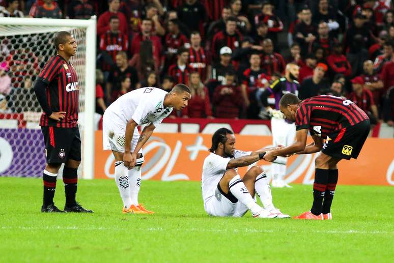 Carlos Alberto teve boa atuação, mas deixou o campo em branco