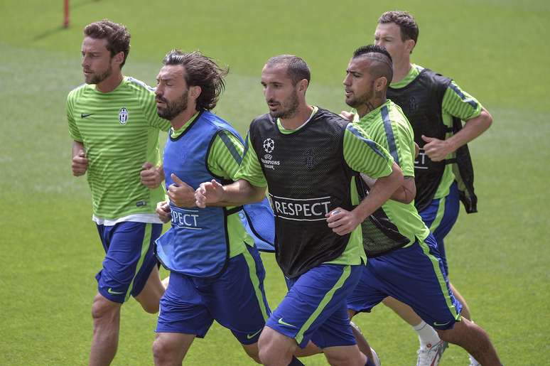 Chiellini durante treino da Juventus; ausência em finalíssima