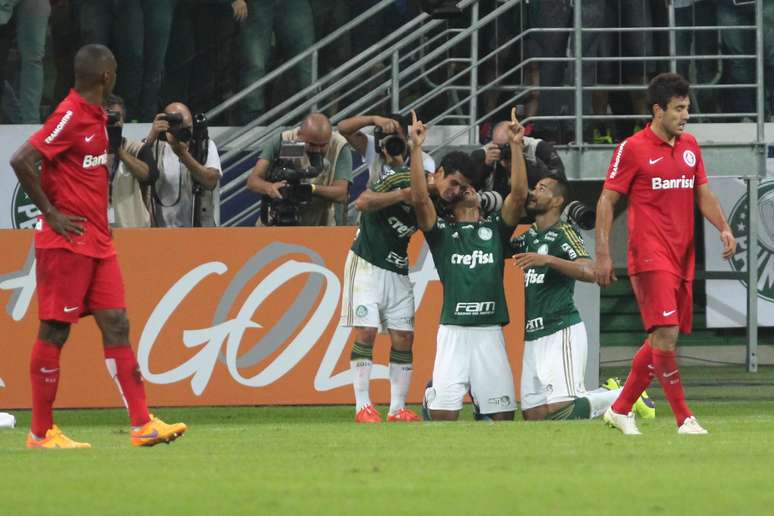 Gol do Palmeiras foi marcado por Vitor Hugo, de cabeça