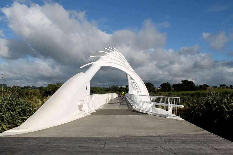 A Coastal Walkway tem uma trilha de 13km contornando a costa e é opção para caminhada e bicicletas