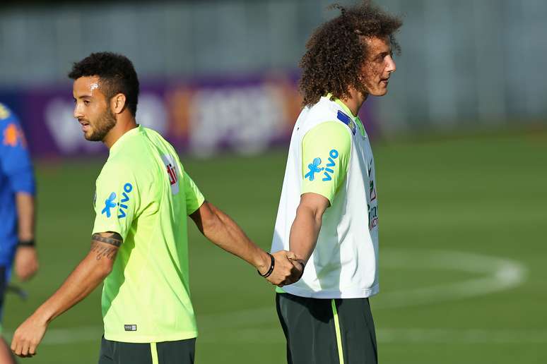 David Luiz em ação no treino da Seleção