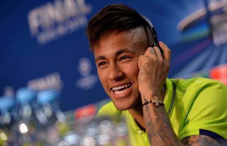 Neymar, do Barcelona, concede entrevista em Berlim, na Alemanha, antes da final da Liga dos Campeões, nesta sexta-feira. 05/06/2015