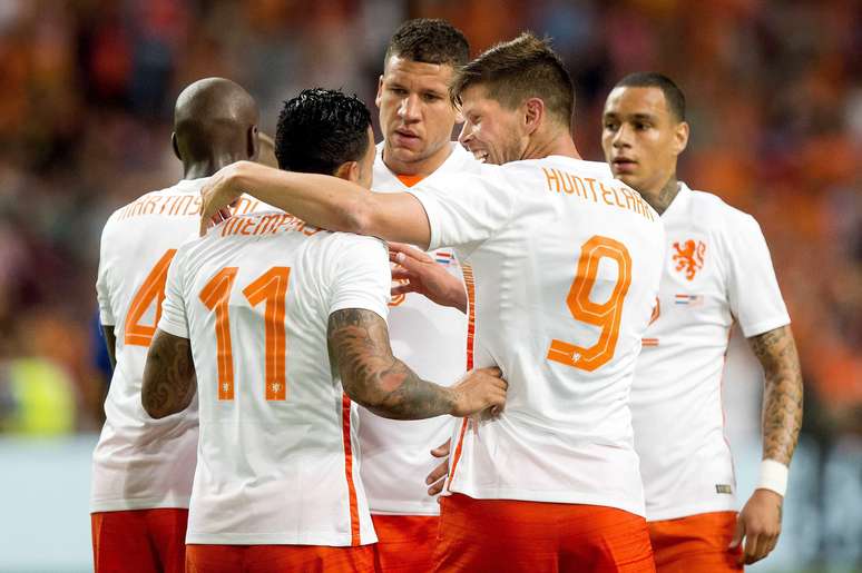 Huntelaar foi destaque no jogo, mas não evitou derrota da Holanda