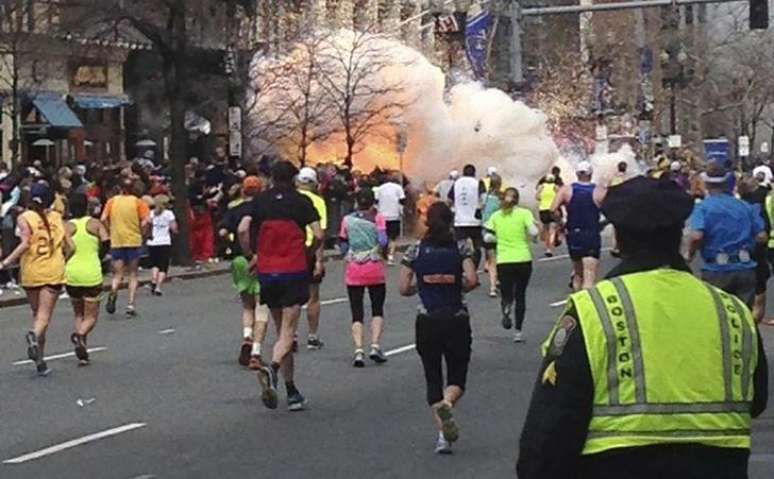 Explosão na linha de chegada da Maratona de Boston, em abril de 2013