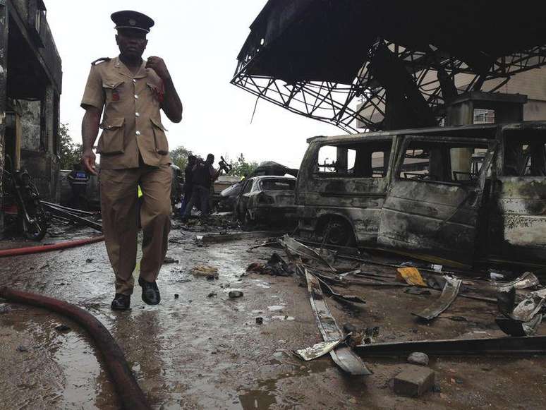 Explosão em posto de combustível em Acra, capital de Gana, na quinta-feira. 04/06/2015