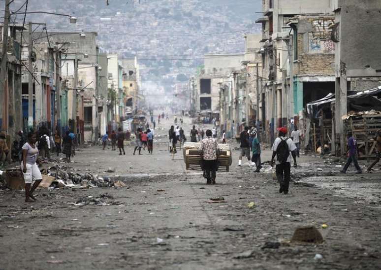 Rua comercial de Porto Príncipe, no Haiti, em fevereiro. 09/02/2015