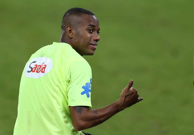 Robinho reapareceu no campo após tratamento de lesão