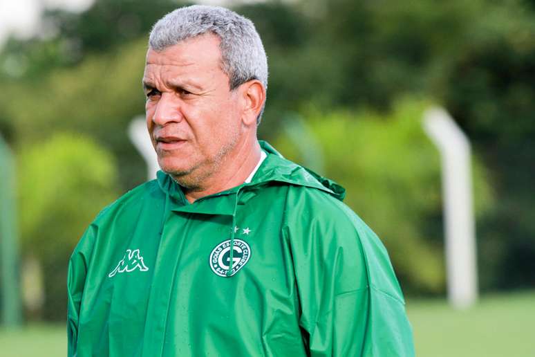 Técnico Hélio dos Anjos manteve a decisão de deixar Erik fora do time