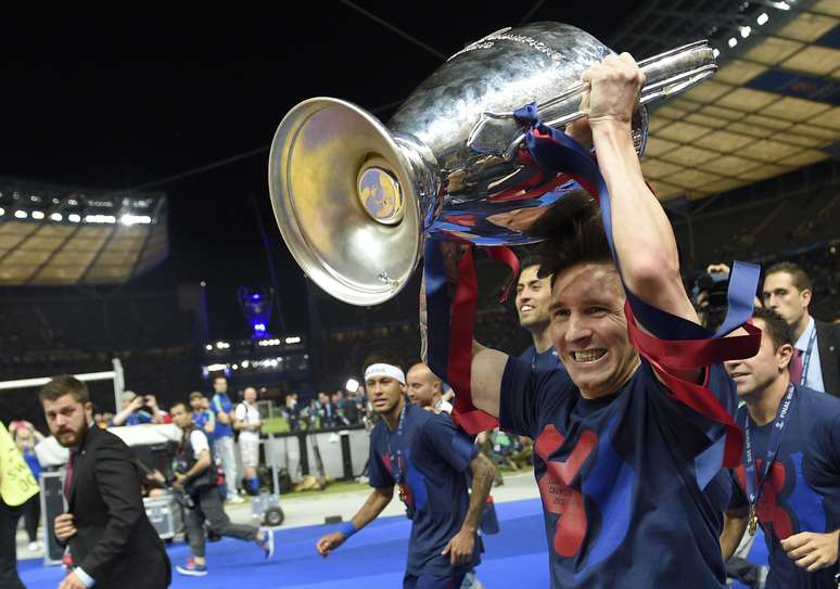 Lionel Messi já ergueu o troféu da Champions League quatro vezes