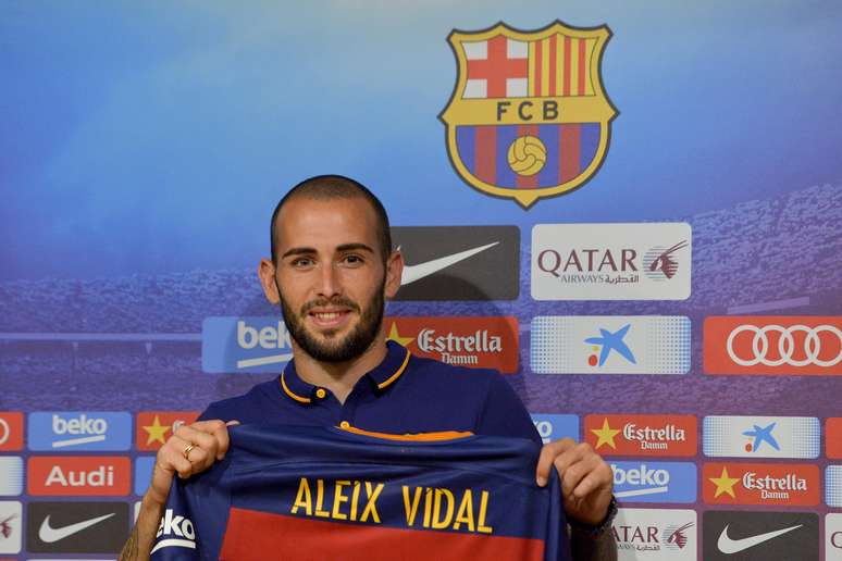 Aleix Vidal foi apresentado pelo Barcelona nesta segunda-feira