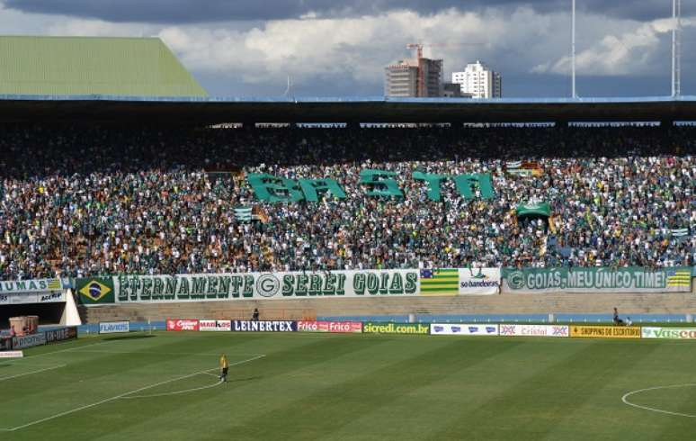 Na final do Estadual, torcida compareceu devido a promoção e deu seu recado: "Basta"