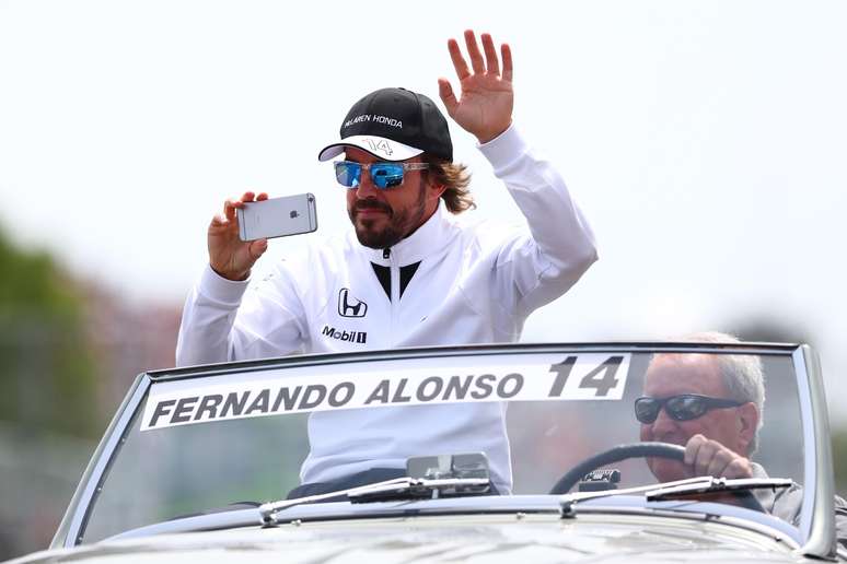 Fernando Alonso atuamente corre pela McLaren e está em 15º lugar na temporada