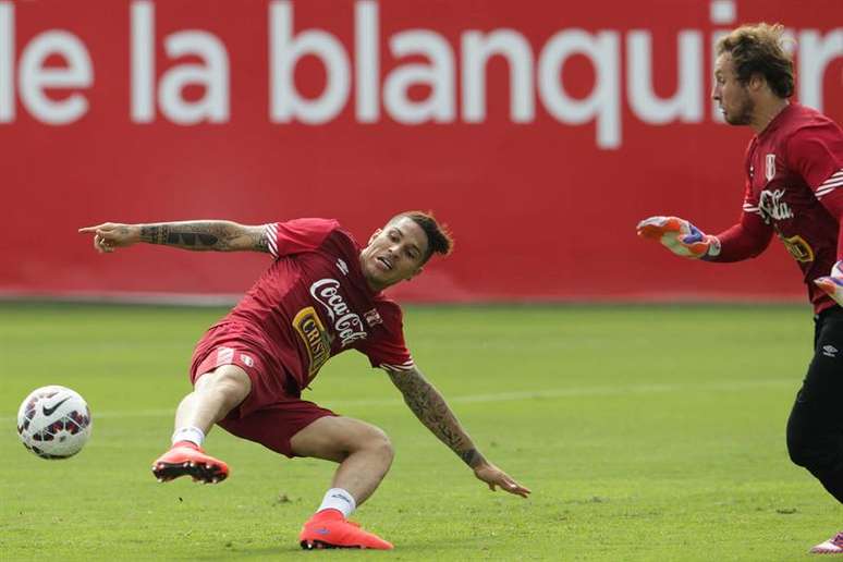 Guerrero se recupera de pancada no treino do Peru