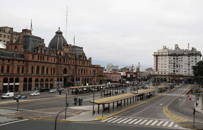 Vista da estação de trem &#039;Constitucion&#039; durante a greve geral desta terça-feira