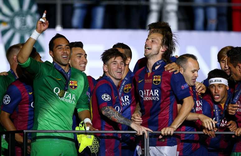 Goleiro Bravo ganhou medalha, comemorou, mas, para a Uefa, n&atilde;o foi campe&atilde;o da Champions