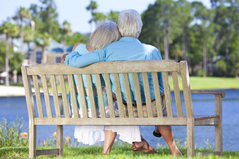 Clubes da terceira idade já se tornaram uma excelente opção para os idosos que buscam se divertir e até mesmo iniciar uma relação amorosa