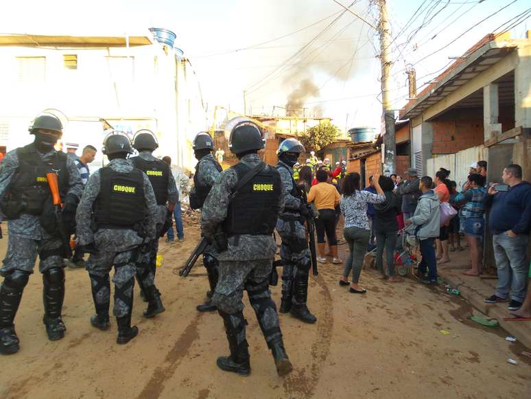 Em meio ao incêndio, muitos não tiveram tempo - e nem auxílio - para retirar seus pertences