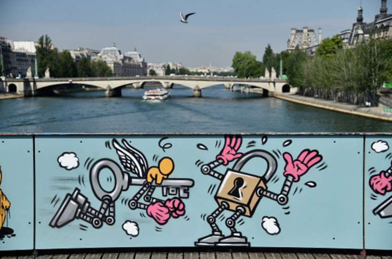 Exibi&ccedil;&atilde;o tempor&aacute;ria, que tem o amor como tema e foi organizada pelo galerista parisiense Mehdi Ben Cheikh